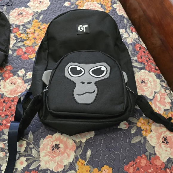 Black Gorilla Backpack With Accessories NWT - Picture 3 of 9